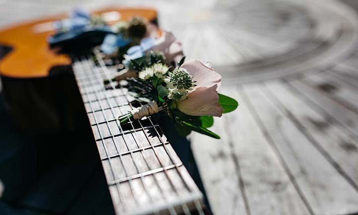A beautiful guitar in this wedding shot